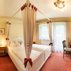 Apartment type C - Bedroom with four-poster bed